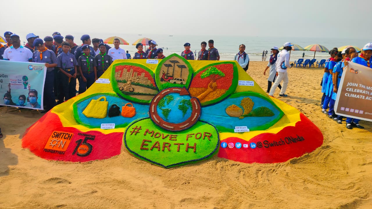 Puri Collector Sri Samarth Verma & MLA Sri Jayanta Kumar Sarangi flag off #MoveForEarth, a Cycle Yatra across Odisha to celebrate & inspire Climate Action