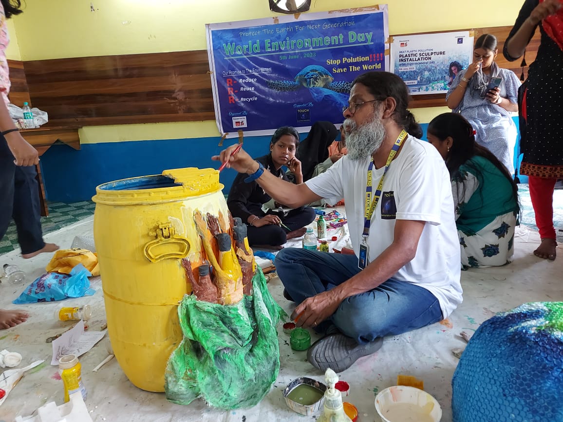 Children & Youth make sculptures out of Plastic Waste in West Bengal : Reduce, Reuse & Beat Plastic Pollution